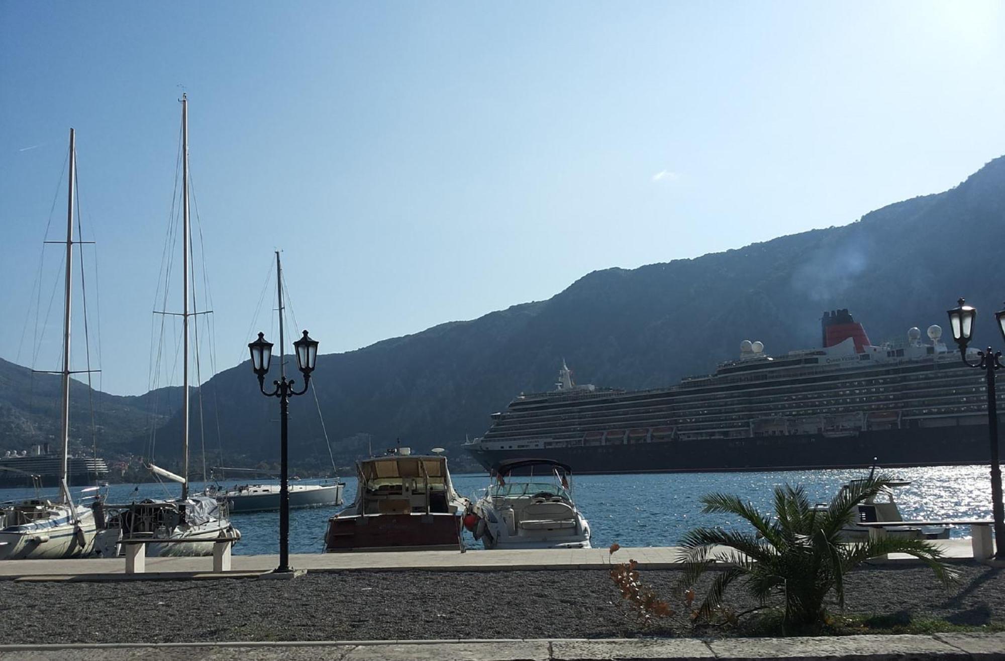 Apartments Vojvoda Kotor Luaran gambar