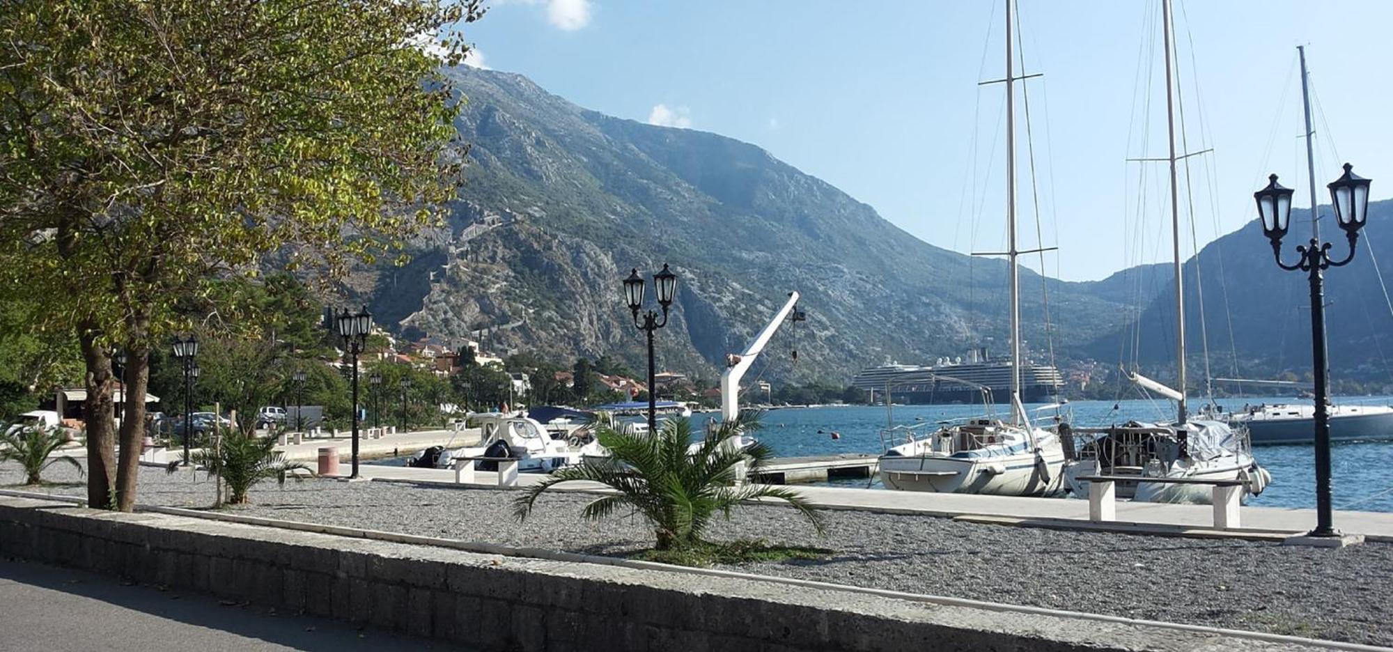 Apartments Vojvoda Kotor Luaran gambar