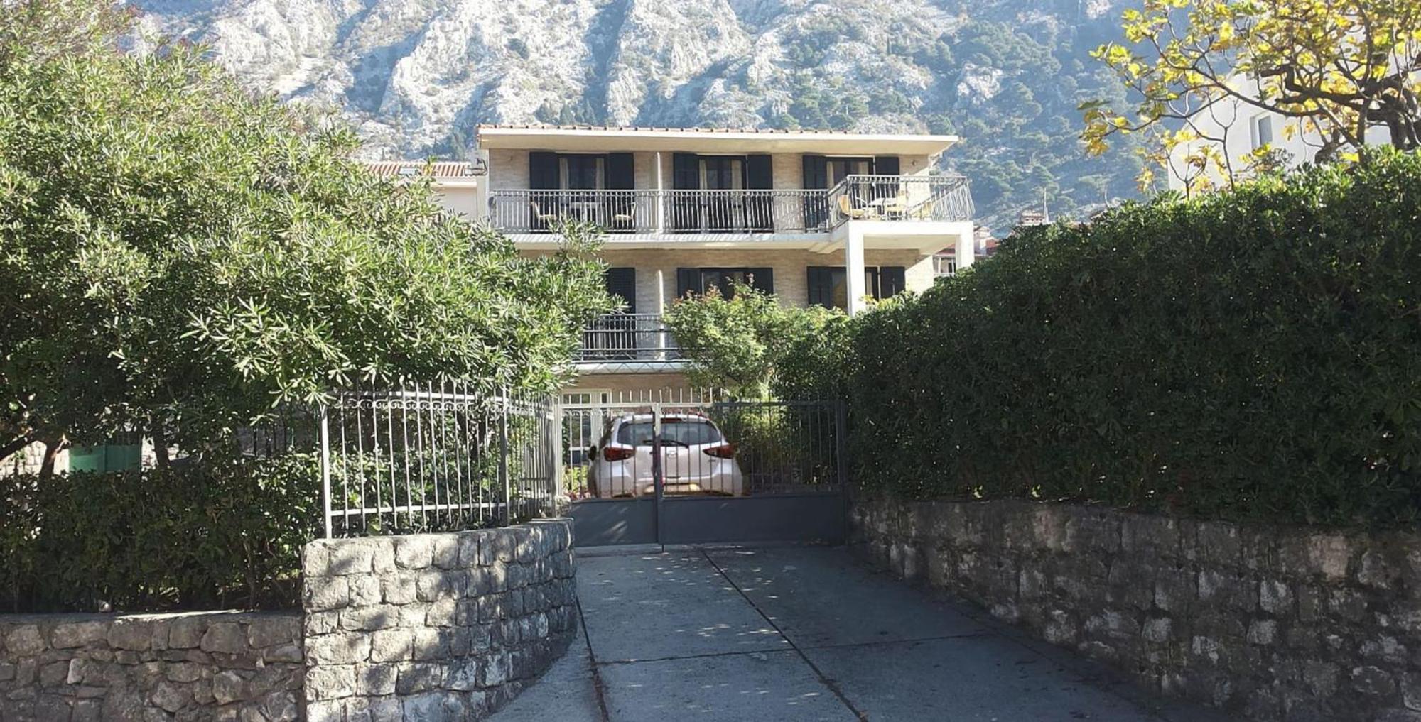 Apartments Vojvoda Kotor Luaran gambar